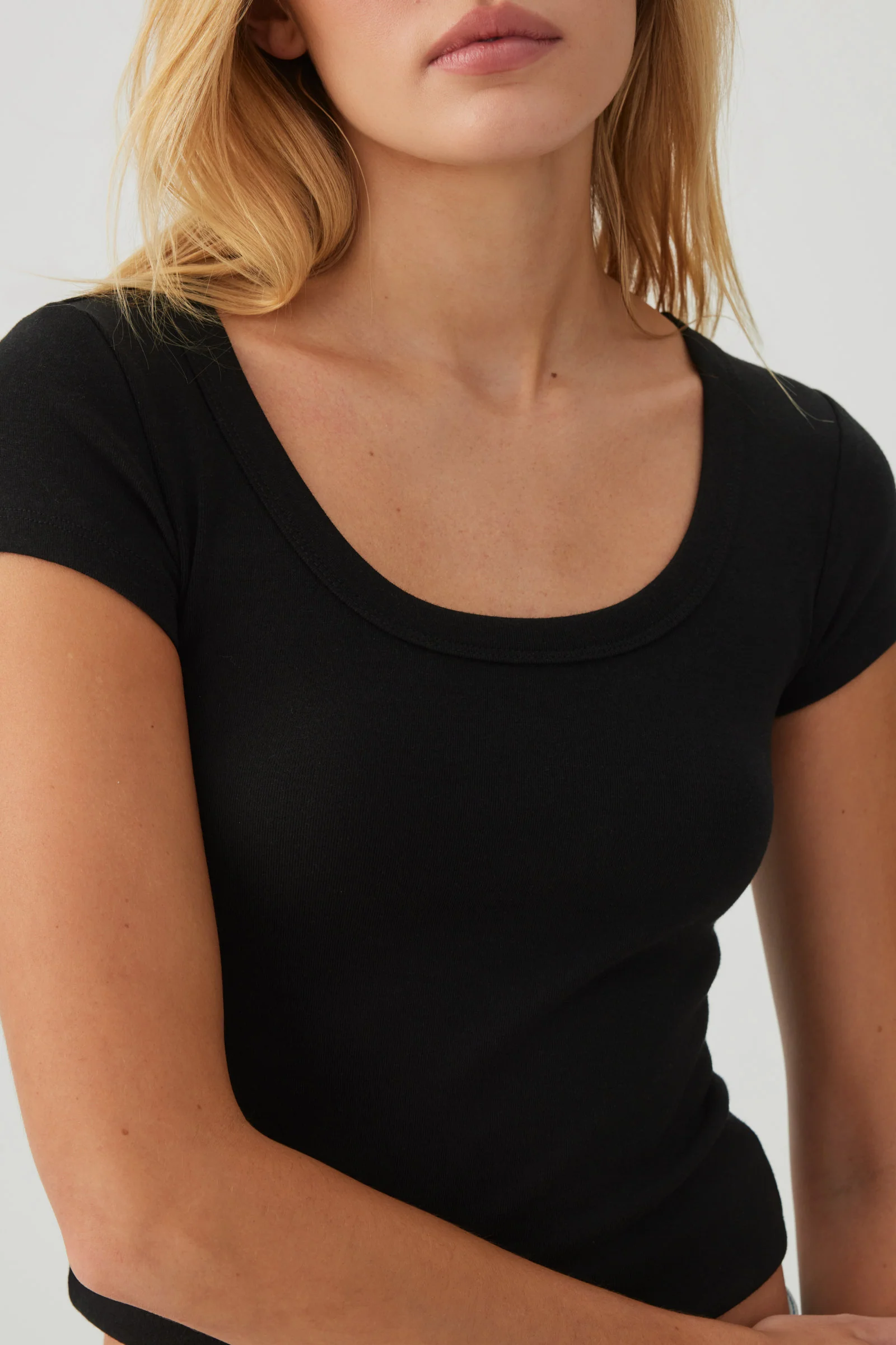 Fine Rib Scoop Neck Crop T-Shirt - Image 3