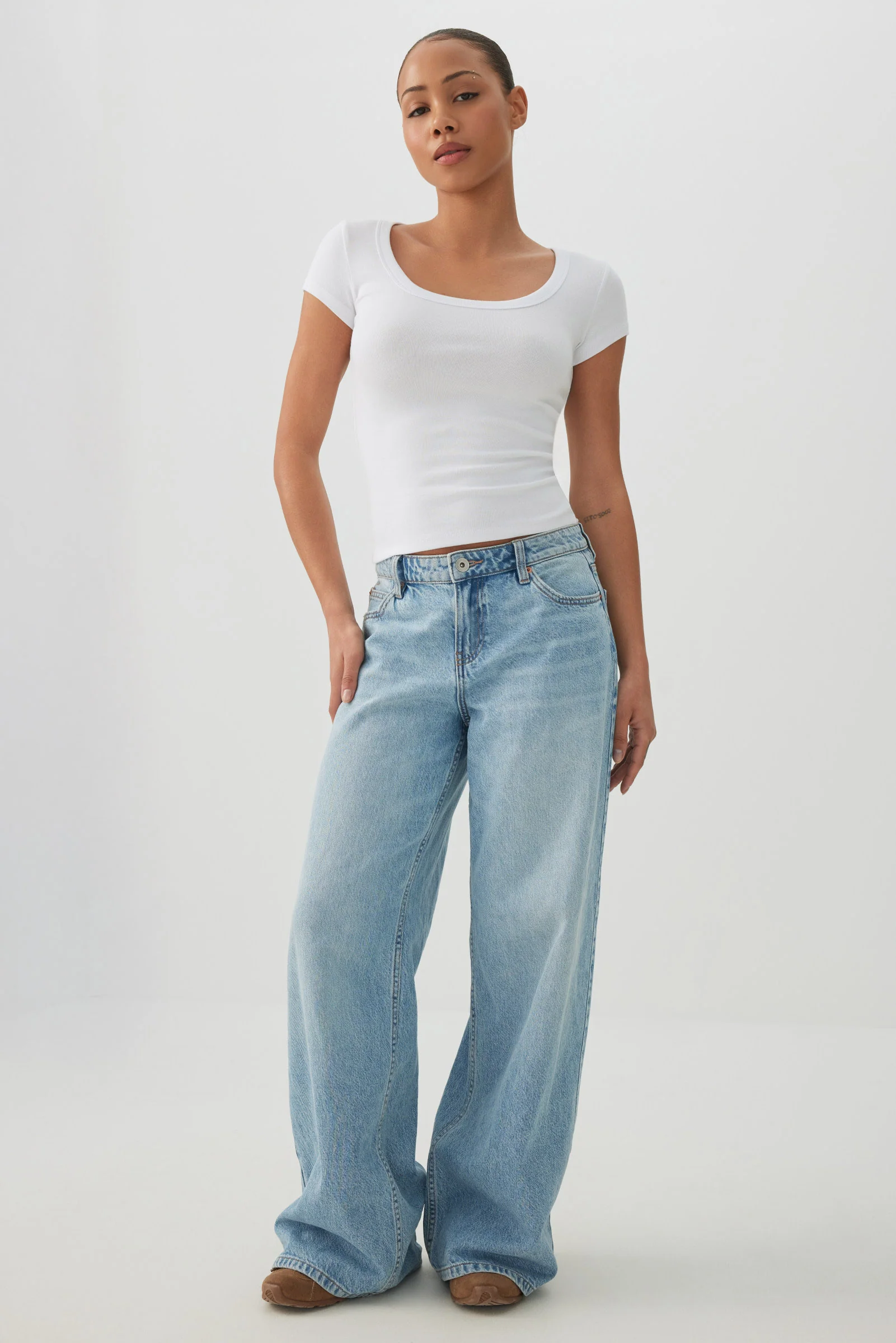 Fine Rib Scoop Neck Crop T-Shirt - Image 3