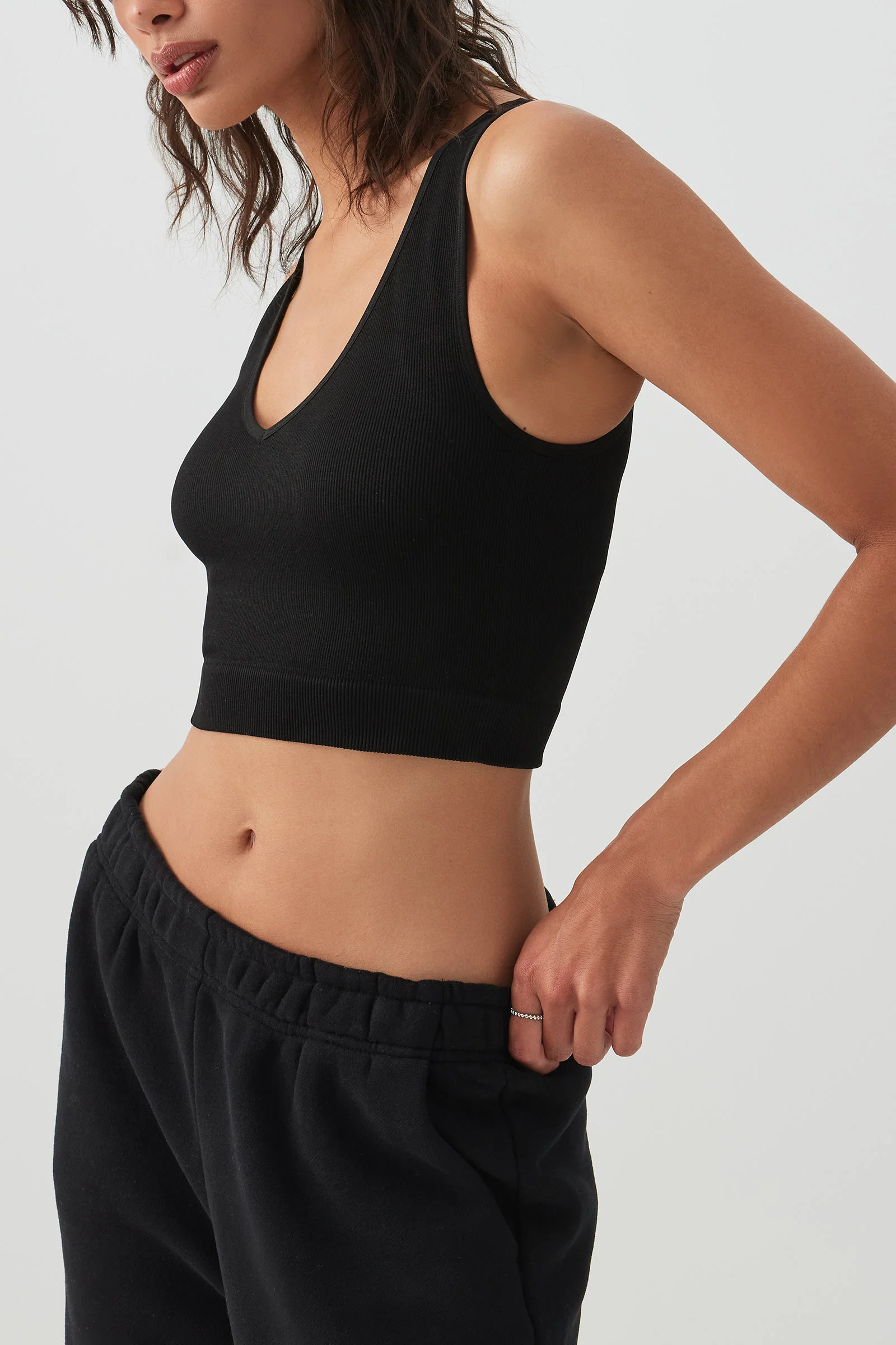 Seamless Crop V-Neck Tank Top - Image 3