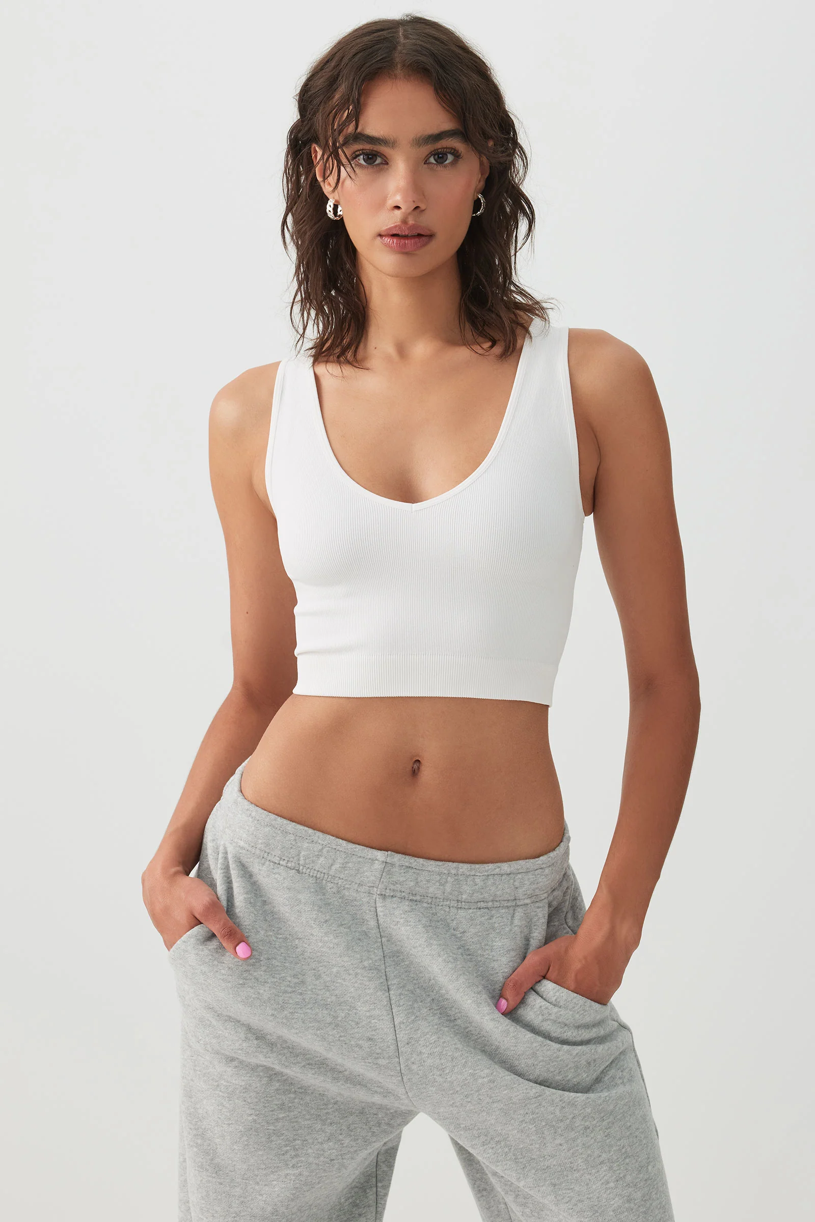 Seamless Crop V-Neck Tank Top - Image 3