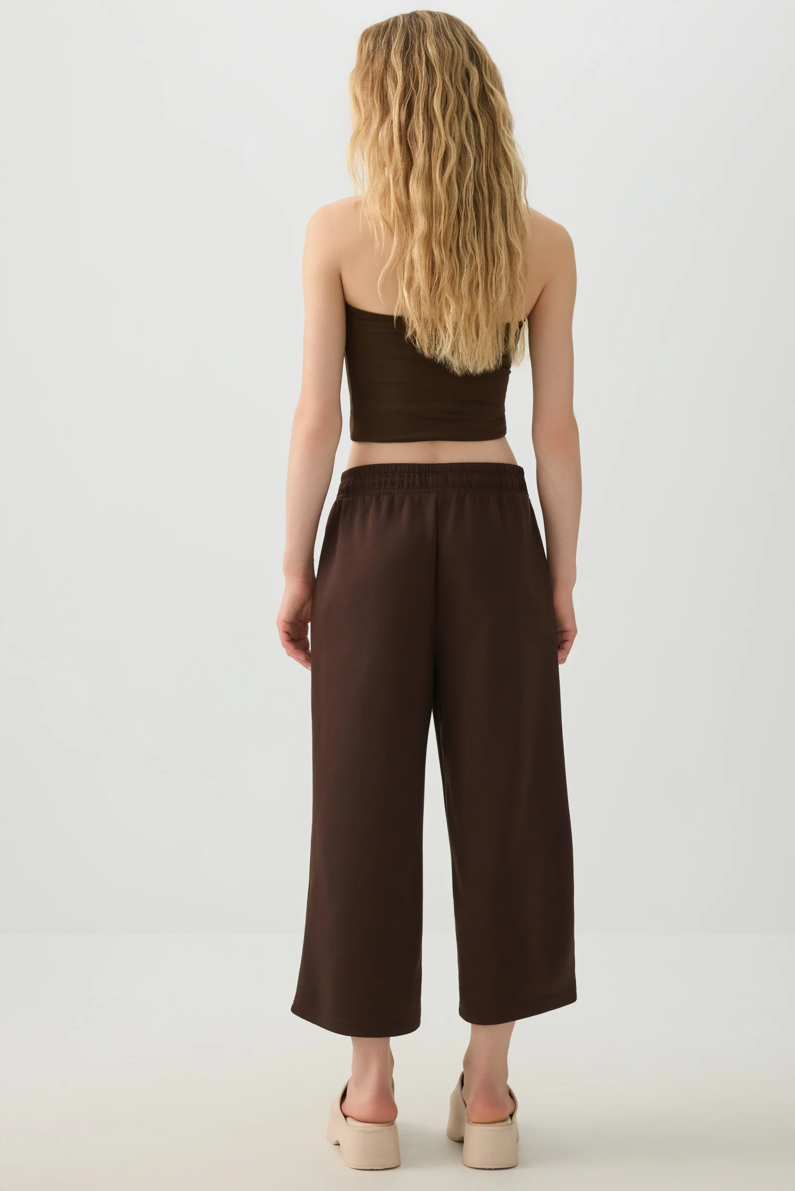 Wide Leg Pull On Capris - Image 4